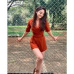 Sandeepa Dhar Instagram - Jumpsuits are all pretty & stylish till you have to go to the bathroom. 😐😬 #RustIsTheNewBlack #realproblems #FashionNeedsToBePractical #collegefest #iitbombay #moodindigo #nostalgia #campus Mood Indigo, IIT Bombay