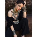 Sandeepa Dhar Instagram - Quaintrelle ♟ ——————- 📸 @shazzalamphotography Outfit @marksandspencerindia Jewelry @silverpalace_jewels @minerali_store Styled by @shru_birla @tejalyadav318