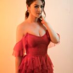 Sandeepa Dhar Instagram - Playing dress up ❤️ #midday #awards Swipe —> 1, 2,3 or 4 ? @ambikalal @shru_birla @mukashu.mua @navneet_photography @hair.by.pratiksha @echoaccessories_