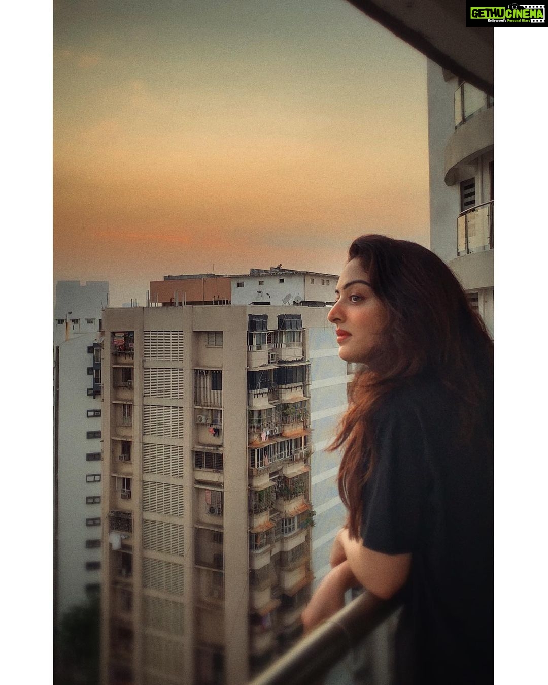 Sandeepa Dhar Instagram - Sometimes I forget that we are all living between the lines of life - between the aches & the joys, between what is happy & what is sad within us. Sometimes I forget that I am not alone in that, for no one lives in extreme- in perpetual bliss or perpetual sorrow. We are all playing with darkness & light , we are all trying to find our harmony. #stayhome #staysafe #dusk #musings