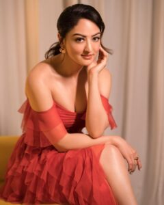 Sandeepa Dhar Instagram - Playing dress up ❤️ #midday #awards 
Swipe —> 1, 2,3 or 4 ? 

 @ambikalal @shru_birla @mukashu.mua @navneet_photography @hair.by.pratiksha 
 @echoaccessories_