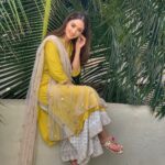 Sandeepa Dhar Instagram – Desi vibes kinda day🌻🐣