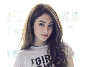Sandeepa Dhar Instagram - Without Hermione, Harry would have died in Book 1 #girlpower 💪🏻😁 📸 @shazzalamphotography