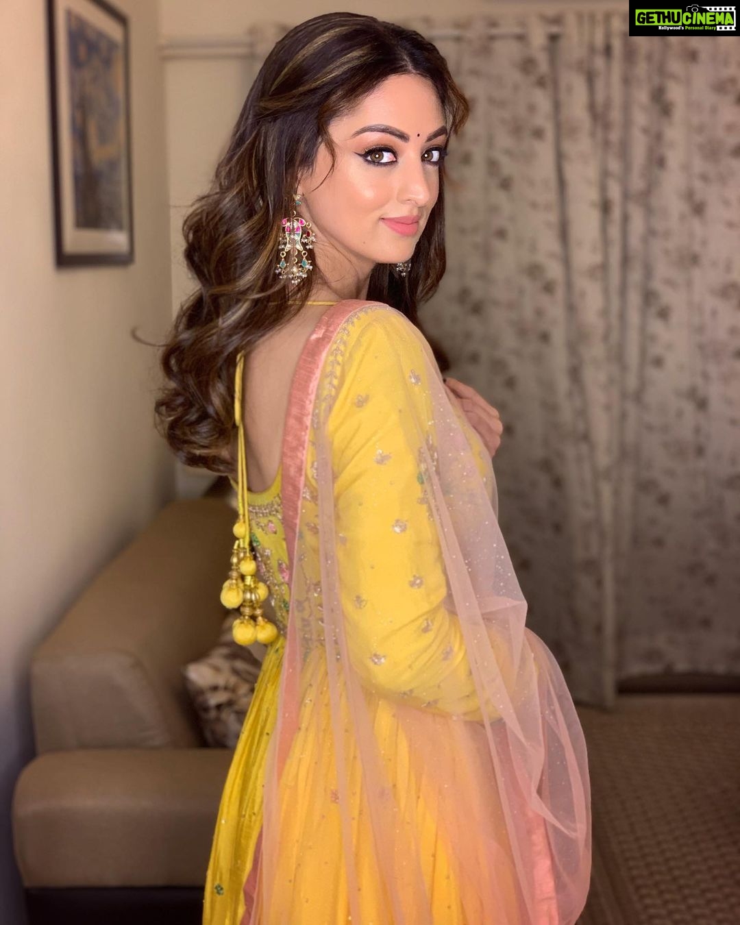 Sandeepa Dhar Instagram - I got sunshine in my pocket ! 🌻 MUH : @mallikajolly @vinnie__hairstylist_ Styling : @priyankamehra1 Outfit : @magicmirror.in Jewellery: @aquamarine_jewellery