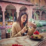 Sandeepa Dhar Instagram - Honestly, I was having a really good Friday until I remembered it was only Wednesday. How. How is it only Wednesday? #ugghh #midweekblues #vacayneeded