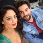 Sandeepa Dhar Instagram - #onset “Firrkie’ng” around with the super sweet @neilnitinmukesh #workmode #inbetweenshots #redlipkindofday #firrkie