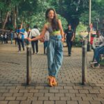 Sandeepa Dhar Instagram - This footpath outside the college(Xaviers) was my regular hangout zone coz there used to be a sandwich wala who made the yummiest sandwiches ever & more importantly it was cheap 😁 & during college u saved every penny coz u were constantly broke. Going back to College during Malhar to judge a dance competition has been such a fun experience. Brought back so many memories of my own coz this is where it all started for me too. Happy Times! #nostalgia #collegelife #xaviers #malhar2019 #baggyjeans #mynewfoundlove St. Xavier's College, Mumbai