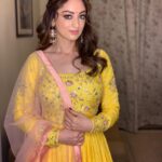 Sandeepa Dhar Instagram - I got sunshine in my pocket ! 🌻 MUH : @mallikajolly @vinnie__hairstylist_ Styling : @priyankamehra1 Outfit : @magicmirror.in Jewellery: @aquamarine_jewellery