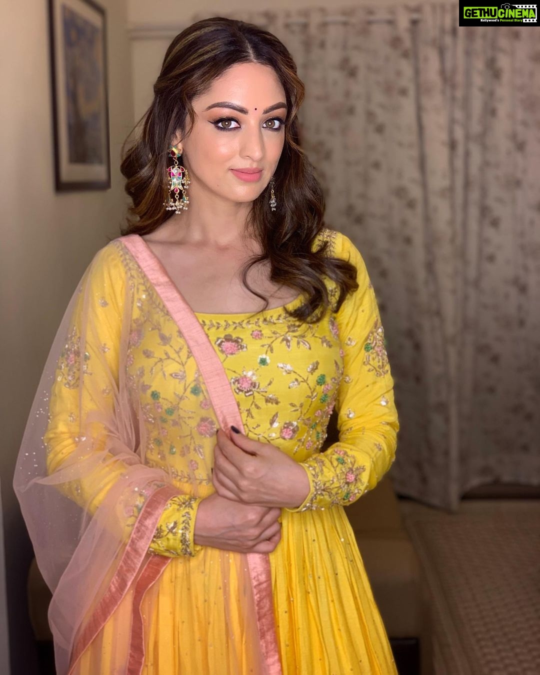 Sandeepa Dhar Instagram - I got sunshine in my pocket ! 🌻 MUH : @mallikajolly @vinnie__hairstylist_ Styling : @priyankamehra1 Outfit : @magicmirror.in Jewellery: @aquamarine_jewellery