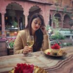 Sandeepa Dhar Instagram – Honestly, I was having a really good Friday until I remembered it was only Wednesday. 
How. 
How is it only Wednesday? 
#ugghh #midweekblues #vacayneeded