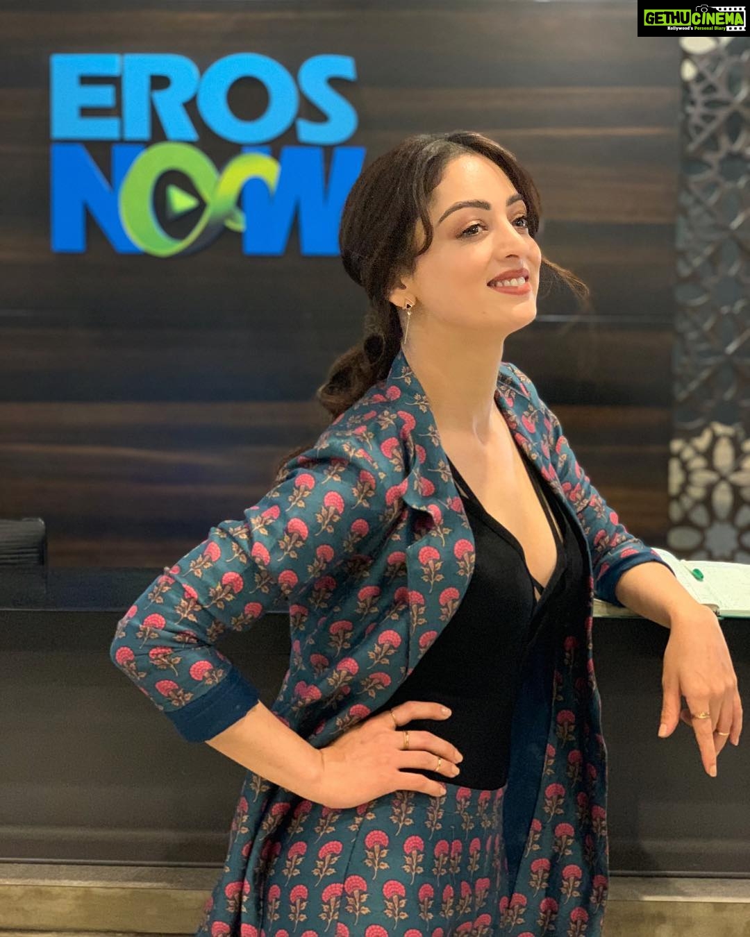 Sandeepa Dhar Instagram - 🧚🏻♀️ Outfit : @savlamba MUH: @mallikajolly Stylist : @priyankamehra1 #promotion #flip #candid