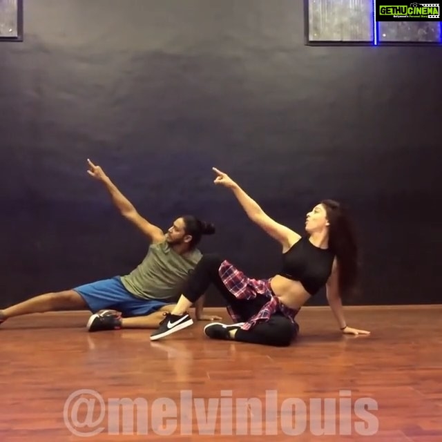 Sandeepa Dhar Instagram - #TeaserAlert Kambakth Ishq with @melvinlouis !! Do u guys wanna c the the full routine of this ? This song brings back so many memories. How many of u have danced on this track in school/ college? I did !! 😁 This song was epic!! Ufff!! @urmilamatondkarofficial killed it and how 🔥🔥!! What fab choreo & conceptualisation @ganeshhhegde