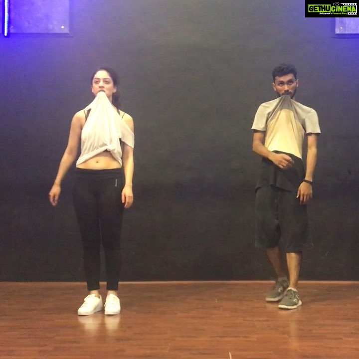 Sandeepa Dhar Instagram - Found this little piece hiding away in my gallery. This was one of the tougher routines by the crazy talented @melvinlouis to learn in an hour. Phew! It’s very rusty but I had fun nevertheless. #prateek killed it though. #thatrap #whenyouonlygetanhourtolearnchoreo #superfun #melvinlouis
