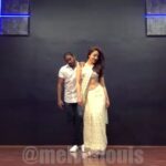 Sandeepa Dhar Instagram – Retro vibes with my favorite @melvinlouis 
Thank u Mel for pushing me to do this In a saree !! #dance #fearofdancinginasaree #hasbeenovercome #retro