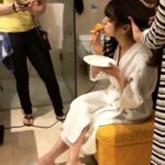 Sandeepa Dhar Instagram - Caught in the act ! 🤦🏻‍♀️😬 I am gonna get back at u for this @nidhig14 👊🏻 Mine is pizza, what's ur fav junk thingy? #itisasaladifyouthinkaboutit #pizzaislife #cheatmeal #thisishowigetmyabs #worklife