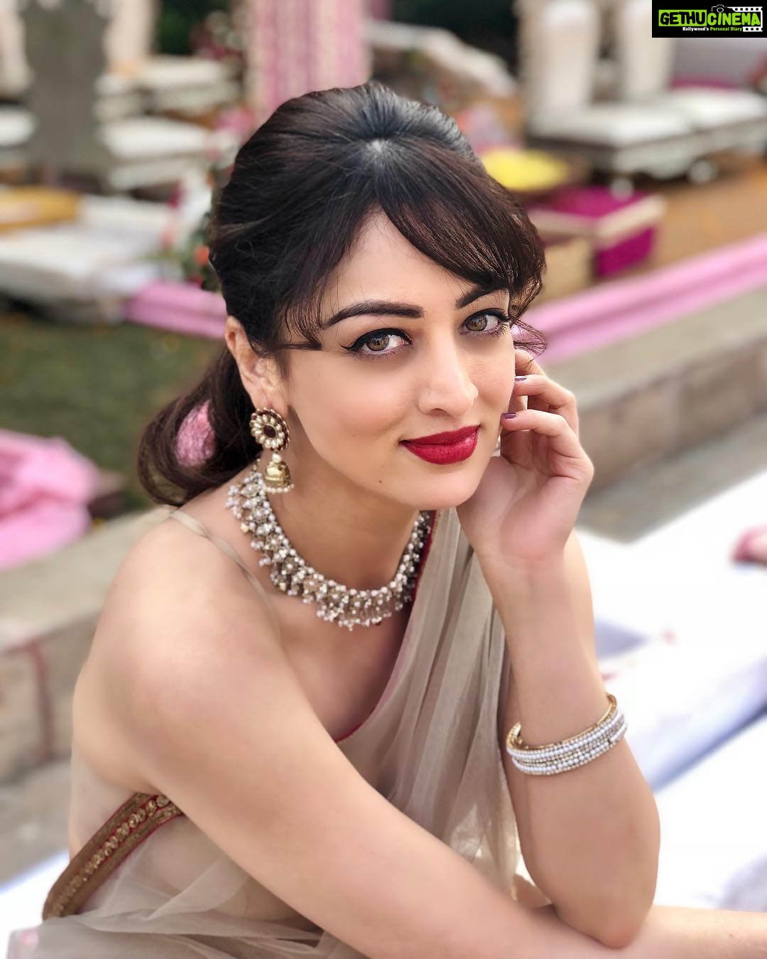 Sandeepa Dhar Instagram - The gaze... 🙃🙃 Outfit: @anjkreations Styling: @thefanboi #theindianroute #jaipur #traveldiary ITC Rajputana, Jaipur