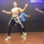 Sandeepa Dhar Instagram - My feeble attempt at @melvinlouis 's choreo after a really long break from dancing. 🙈🙈 #dance #peeloon #lovethechoreo #needtoworkonit #hatehowhemakesitlooksimplewhenitsnot