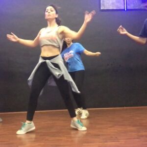 Sandeepa Dhar Instagram - My feeble attempt at @melvinlouis 's choreo after a really long break from dancing. 🙈🙈 #dance #peeloon #lovethechoreo #needtoworkonit #hatehowhemakesitlooksimplewhenitsnot