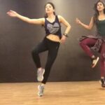 Sandeepa Dhar Instagram - It might not look it to some but it's been a super tough routine to learn! 🤦🏻‍♀️😬🙃 #letskickstarttheweek #mondayblues #dance #danceon #masakali #melvinlouis #stillneedswork #rehersal