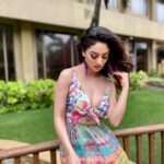 Sandeepa Dhar Instagram - Windswept 🌻 @siddharthabansal_ @varsshatilokani @daksh_hairguru @shru_birla @nekhi_india