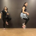 Sandeepa Dhar Instagram – Little did I know that this song would be choreographed like this by the über talented #melvinlouis #maardala 😬🤦🏻‍♀️ #dance #danceon #chadhtijawani #WasInSchoolWhenThisCameOut #stillneedswork #DiedLearningThis