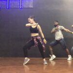 Sandeepa Dhar Instagram – Looooveeee this song . Had never imagined this song being choreographed in the Hip-Hop zone, like this!!! 😊😊
#melvinlouis #dance #rehersal #bolna #kapoorandsons