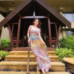 Sandeepa Dhar Instagram - Windswept 🌻 @siddharthabansal_ @varsshatilokani @daksh_hairguru @shru_birla @nekhi_india