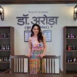 Sandeepa Dhar Instagram - Photo dump from a day well spent with some supremely talented people with whom I have had the privilege of working. Swipe left , ignore the 6th pic 😑 It’s every actor’s dream to work with @imtiazaliofficial & mine came true 💃🏻 Thank you @mukeshchhabracc @mukeshchhabracc for making this happen. 🤗❤️ Thank you @kumararchit & #sajidali for making me a part of the world of Mithu & Teji & being the bestest directors ever. Can’t wait for the world to watch the world you both have so beautifully created. Thank you @nidhisethianair for calling me up on a rainy day in Pondicherry. It will forever remain the most memorable phone call. Thank you @srustij for being the most awesome EP & always infusing positivity whenever we meet. 🤗 Thank u @rajeshshukla18 for being an awesome DOP & making me look pretty without makeup 🙌🏻🤗 Thank you @suveera.swetesh.stylist for making me look like Mithu & I will never forget the nighties 😄 And lastly but most importantly Thank you everyone at @wearewsf @sonylivindia @reliance.entertainment for bringing this story to the world & making me a part of it. DR.ARORA STARTS STREAMING ON SONYLIV FROM 22nd JULY