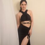 Sandeepa Dhar Instagram - Clearly, I couldn’t pick just 1 photo to post from this day 😑 Swipe left, besties 👯‍♀️ @shazzalamphotography @makeupbyanighajain @daksh_hairguru @shru_birla @binge.fam