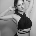 Sandeepa Dhar Instagram - Clearly, I couldn’t pick just 1 photo to post from this day 😑 Swipe left, besties 👯‍♀️ @shazzalamphotography @makeupbyanighajain @daksh_hairguru @shru_birla @binge.fam