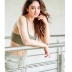 Sandeepa Dhar Instagram - I don’t know what I am suppose to be doing right now but I am pretty sure I am not doing it. 🤦🏻‍♀️😬😑💚 #lazingaround @munnasphotography @sneharodricks @shru_birla