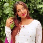Sanjjanaa Instagram – Brand new mommy on the block to @princealarik ❤️ & that’s y the glow 😍😍 

Beautiful outfit from @sakhi_online_store 
@official_dermacol_india 
💄 products . 
@blushbyshwethagowda , 
make up artist . Karnataka, Bangalore