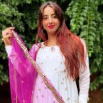 Sanjjanaa Instagram – Brand new mommy on the block to @princealarik ❤️ & that’s y the glow 😍😍 

Beautiful outfit from @sakhi_online_store 
@official_dermacol_india 
💄 products . 
@blushbyshwethagowda , 
make up artist . Karnataka, Bangalore