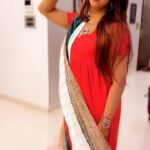 Sanjjanaa Instagram – I would like to salute with the highest respect and regards to all the freedom fighters because of whom today’s generation can comfortably celebrate Independence Day at home . We cannot thank you enough for your sacrifice of life family comfort and every thing . JAIHIND . 🇮🇳

.

.

.

.
@the_mom_store 👗 
@official_dermacol_india 💄
@srikrishnadiamondsandjewellery 

@vicchucreations  shoot Organizers .

.

#army #armylover #motivationalquotes #motivation #narendramodi #armylife #jaihind #ips #ias #hindu #bharat #kargilvijaydiwas #ReelTrends Karnataka, Bangalore