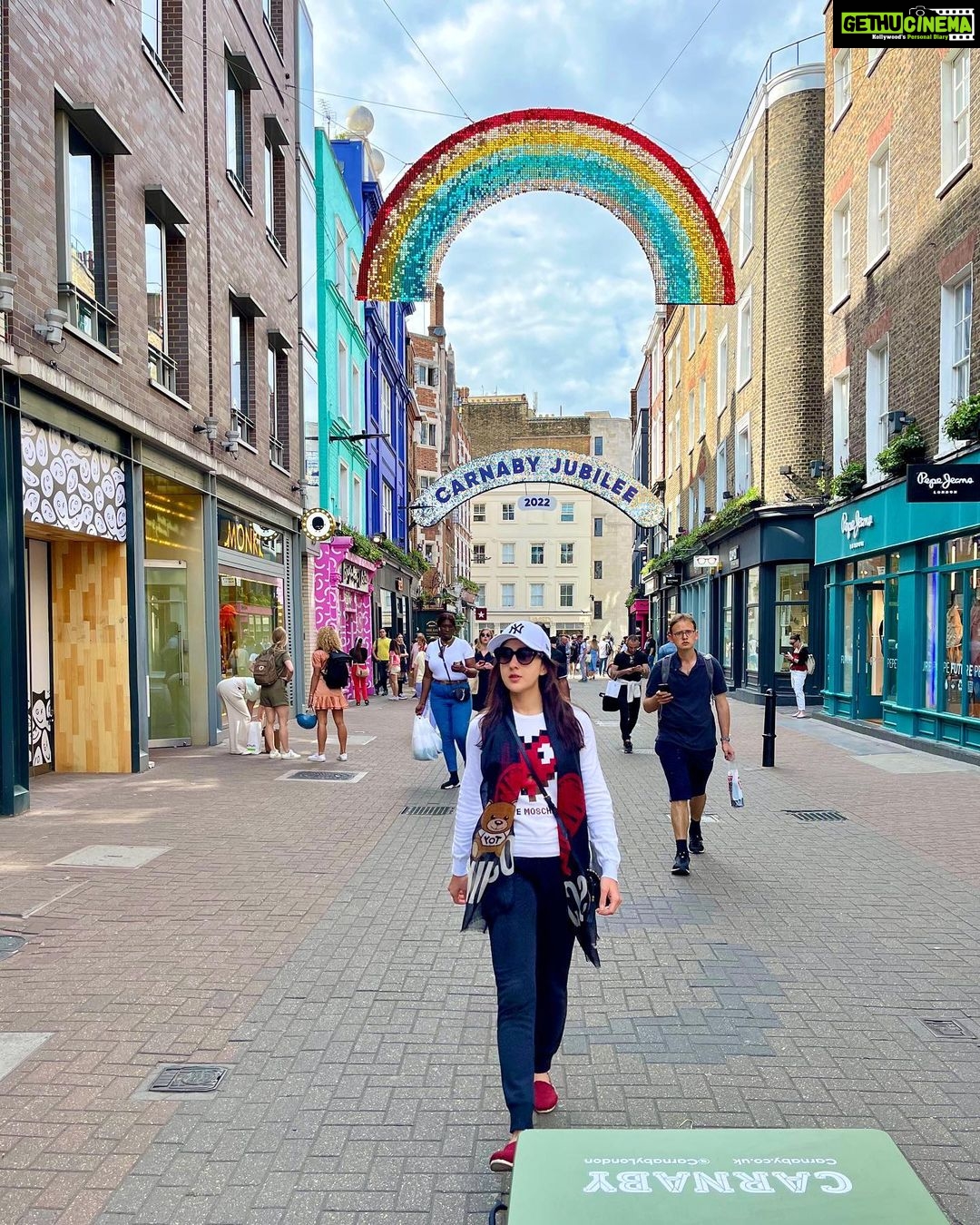 Sara Ali Khan Instagram - Enough of the monochromatic ♠️ It’s time for some Sara, Neon and Dramatic 🌈 #alwaysextra London, United Kingdom