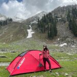 Sara Ali Khan Instagram - Kashmir Ki Kali 🌺 Is back to your Gali 🔆🌙 Now trekking par Main Chali 🏔 Pahalgam