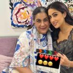 Sara Ali Khan Instagram - Happy Mother’s Day Mummy👩‍👧🐣🐥 Loved you since I was in your tummy 🤰 P.S I love the fact that you’ve visited every set of mine ❤️ To make you proud is why I try to shine ✨ Shooting Time