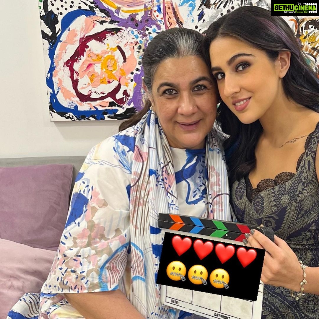 Sara Ali Khan Instagram - Happy Mother’s Day Mummy👩👧🐣🐥 Loved you since I was in your tummy 🤰 P.S I love the fact that you’ve visited every set of mine ❤️ To make you proud is why I try to shine ✨ Shooting Time
