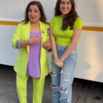 Sara Ali Khan Instagram – Miss Green 💚
With the Dancing Queen 👸 
We’re matching, we’re Rangeen 🌈 
Yeh shots ke between 🎥
It’s time to be fun and Haseen 😃
