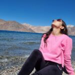 Sara Ali Khan Instagram - Namaste Darshako 🙏🏻 From the hills 🏔 to the sea 🌊 Bharat is as beautiful as can be 🇮🇳