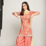 Sara Ali Khan Instagram - Kya aapko hai shopping se pyaar, par sale ka intezaar karna padta hai har baar? Don't wait, kyunki @shopsy_app pe Har Din aisa, Sale Jaisa 😍 Aaj Shopsy Kiya kya?! #Shopsy # Shopping #AajShopsyKiyaKya #HarDinAisaSaleJaisa #partnership