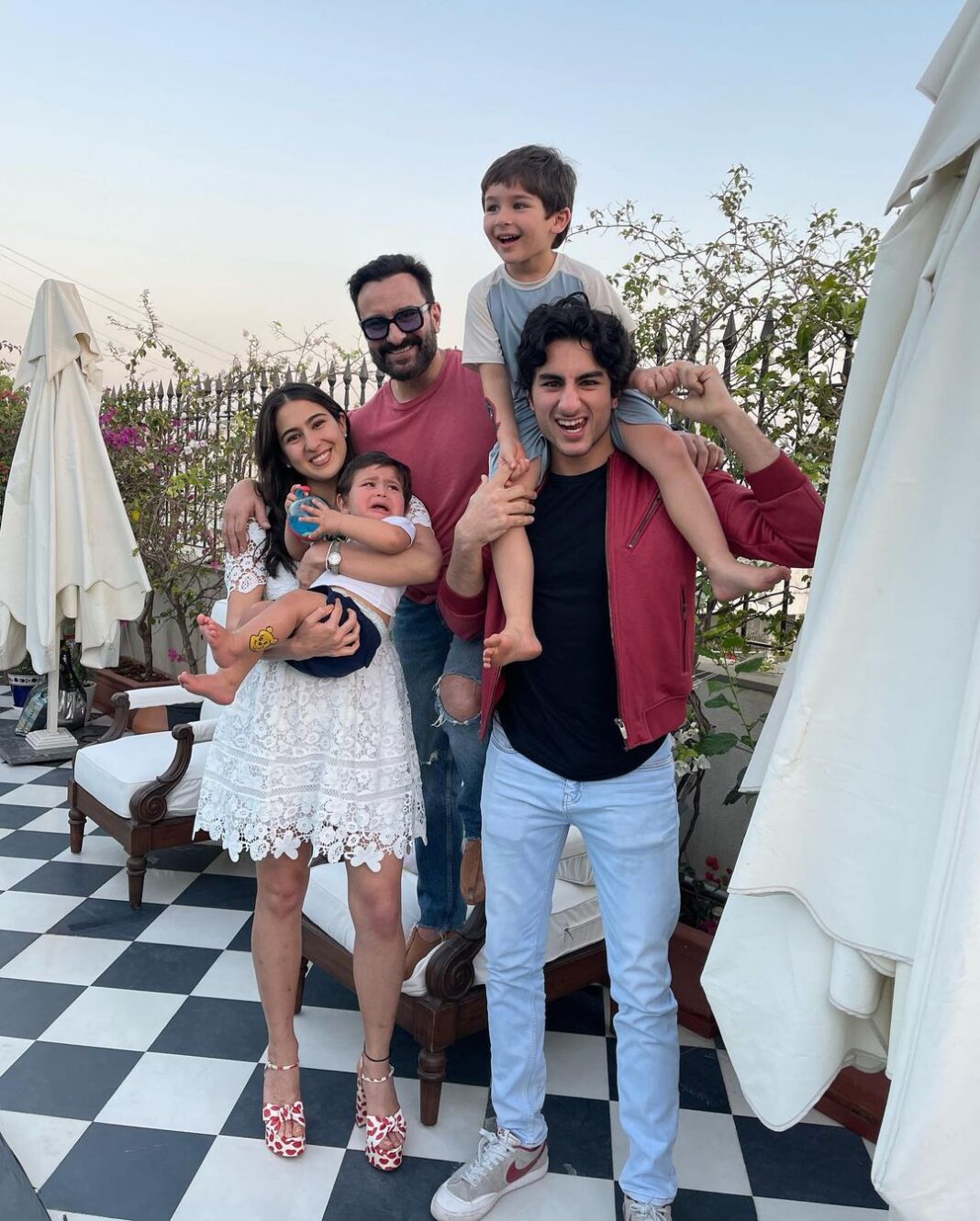 Sara Ali Khan Instagram - Happiest First Birthday Baby J 🎂🎂🎂❤️❤️❤️🤗🤗🤗