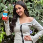 Sara Ali Khan Instagram - Healthier Gut, Healthier You! Try the super amazing @suprfit.in Apple Cider Vinegar that helps boost immunity, manage weight, improve gut health and digestion 💪🏻❤️ Now Avail 100% CASHBACK on orders above Rs.999/- Get yours from www.suprfit.in #suprfitacv #suprfit #applecidervinegar #partnership