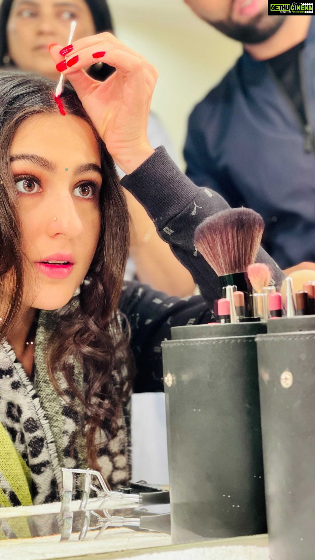 Sara Ali Khan Instagram - What’s my name? 💁🏻♀️ That’s a fun game #SarakaSaraReels #ThrowbackWaleFeels