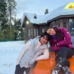 Sara Ali Khan Instagram - Home is where the brother is 👫☃️❄️⛷🏔 Jannat e Kashmir.