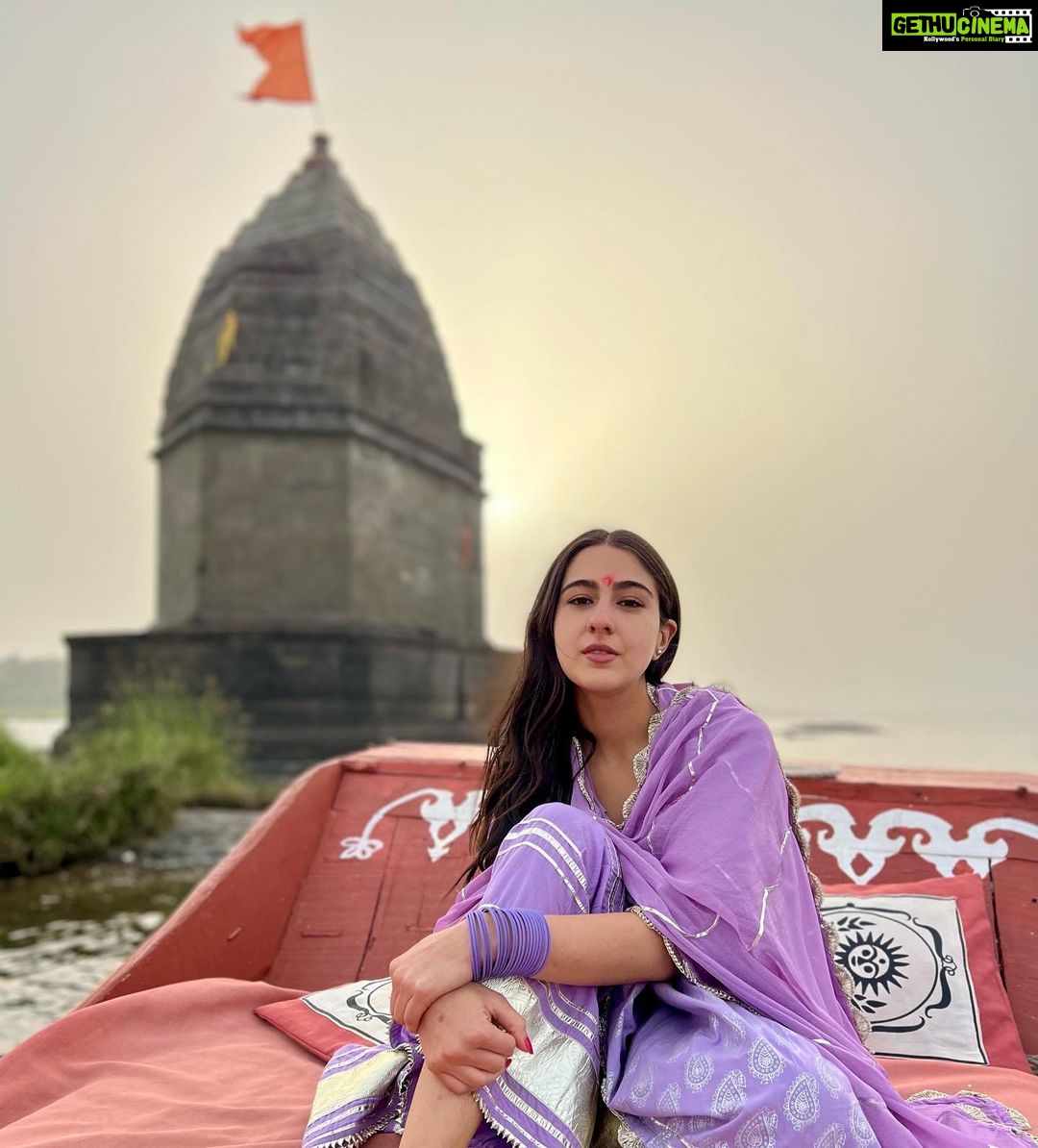 Sara Ali Khan Instagram - 💟☮️💁🏻♀️ Narmada River