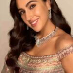Sara Ali Khan Instagram - Getting ready Feels 💁🏻‍♀️ In Jutti and in Heels 👠 #SaraKaSaraReels