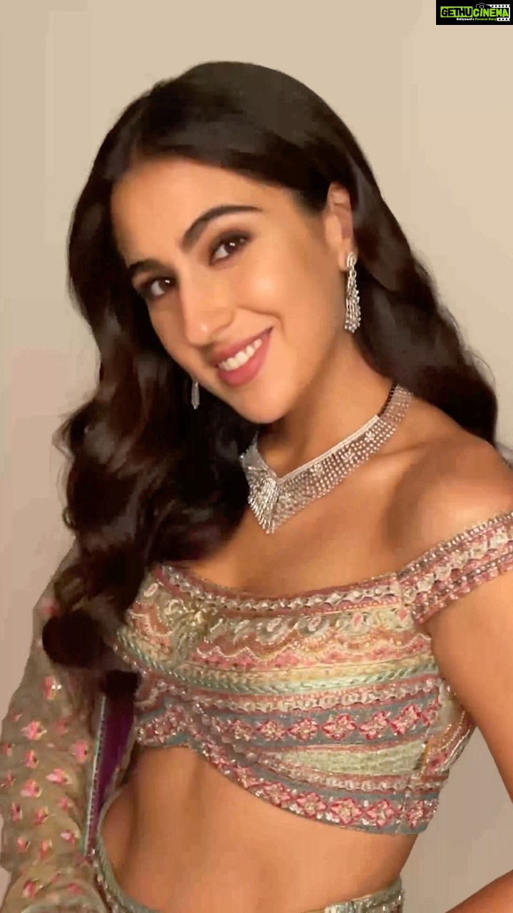 Sara Ali Khan Instagram - Getting ready Feels 💁🏻♀️ In Jutti and in Heels 👠 #SaraKaSaraReels