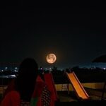 Sara Ali Khan Instagram – Rising and Setting Full Moon 🌕 
Peaceful Purnima ☮️🧘‍♀️💜 Amongst the Stars