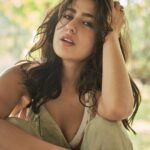 Sara Ali Khan Instagram - Moods of Mowgli 🌴🌴🌴 📸 @rohanshrestha 💇‍♀️: @florianhurel 👗 @lakshmilehr 🎵: @parthmangla